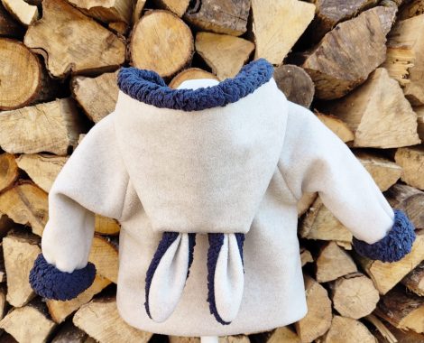 Réalisation en couture à l'atelier Rosáfil : vêtement bébé