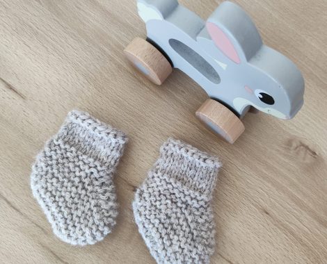 Réalisation en tricot à l'atelier Rosáfil : chaussettes bébé